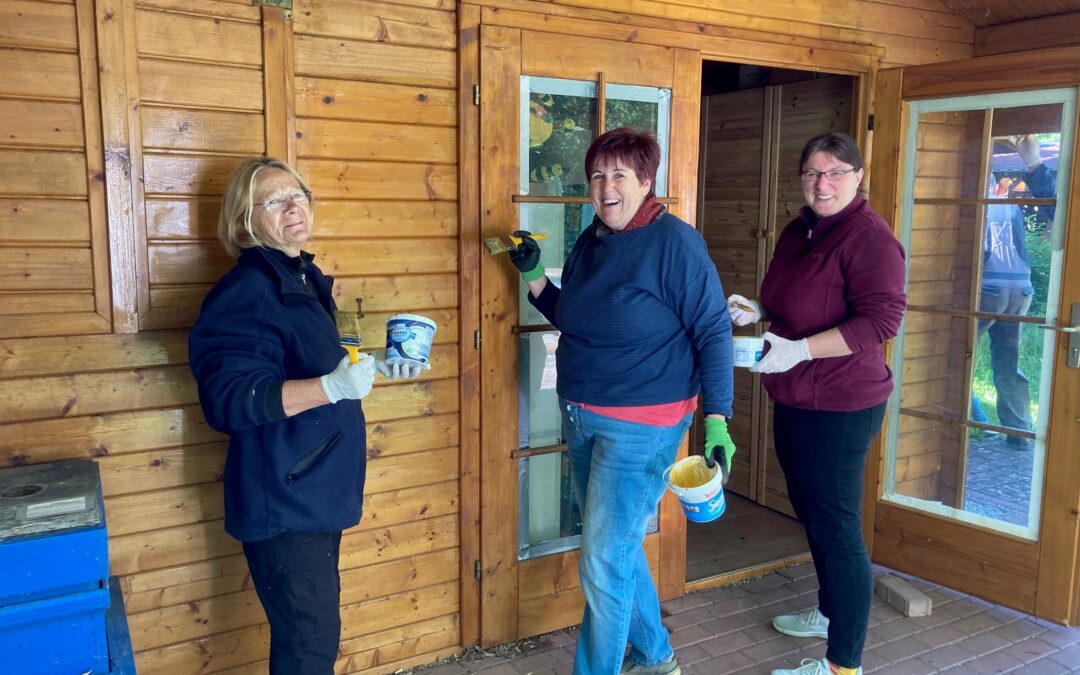 Mit vereinten Kräften für unseren Bienenlehrgarten